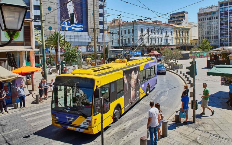How to use public transport in Athens?