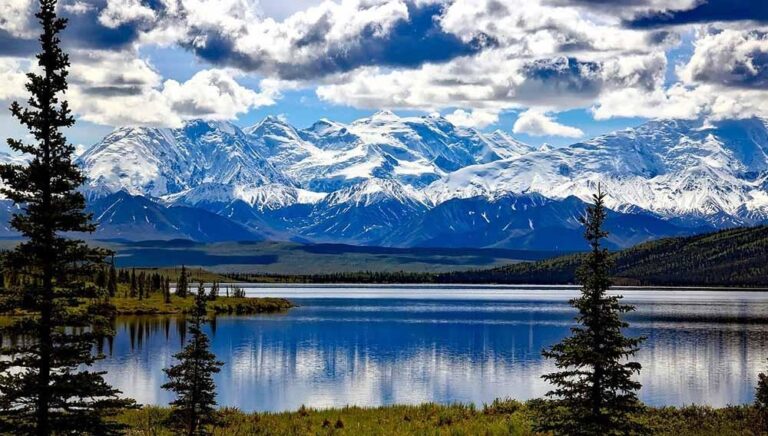 The Best Time to Visit Alaska: A Month-by-Month Guide